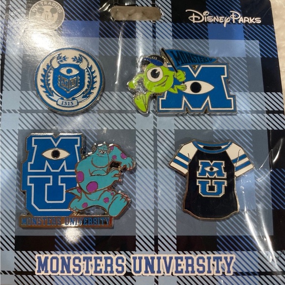 Disney pin set - Picture 2 of 7
